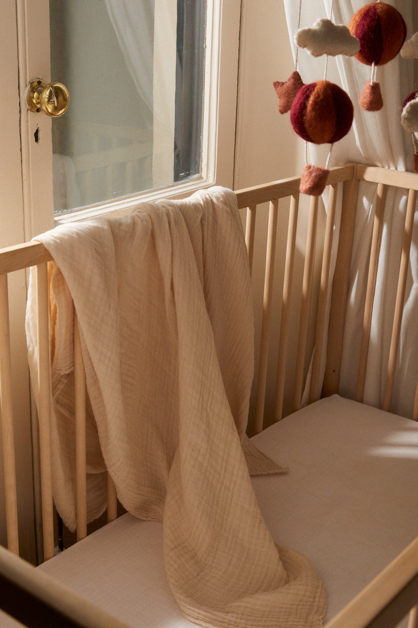 Swaddles & Bibs